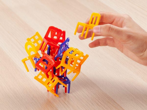 Spralla Stapla Stolar Spel